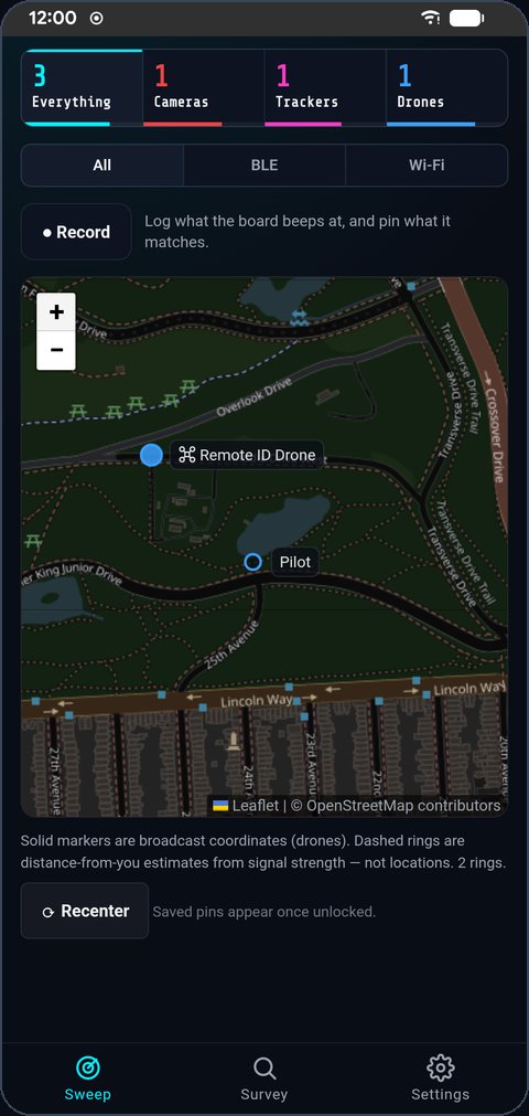 Map with a Remote ID drone and its pilot's broadcast position